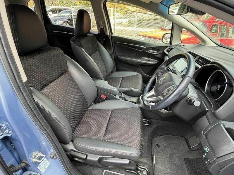 FIT HYBRID-17
