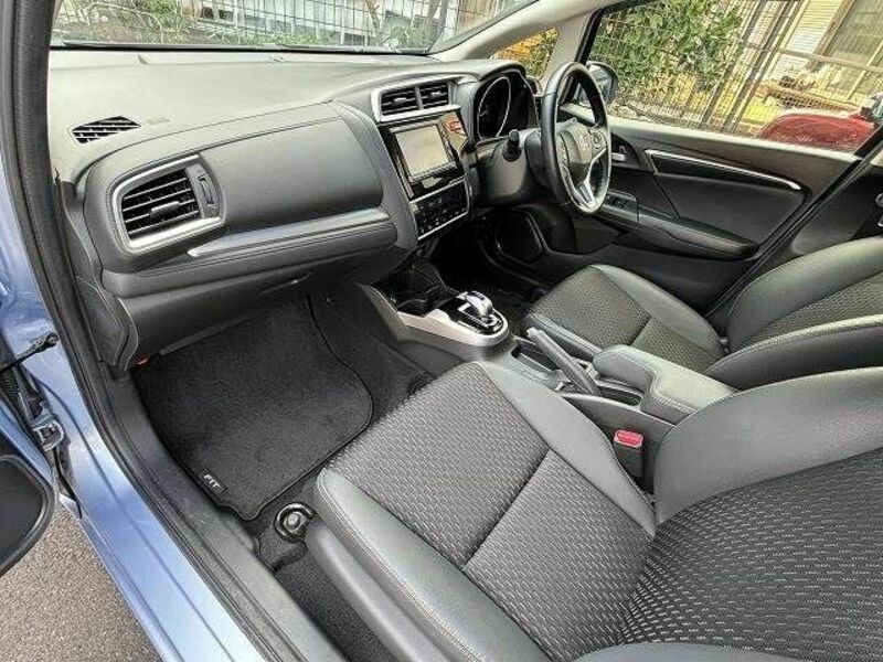 FIT HYBRID-27