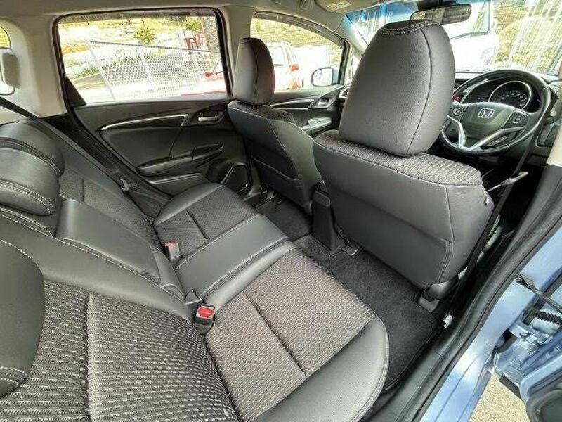 FIT HYBRID-29