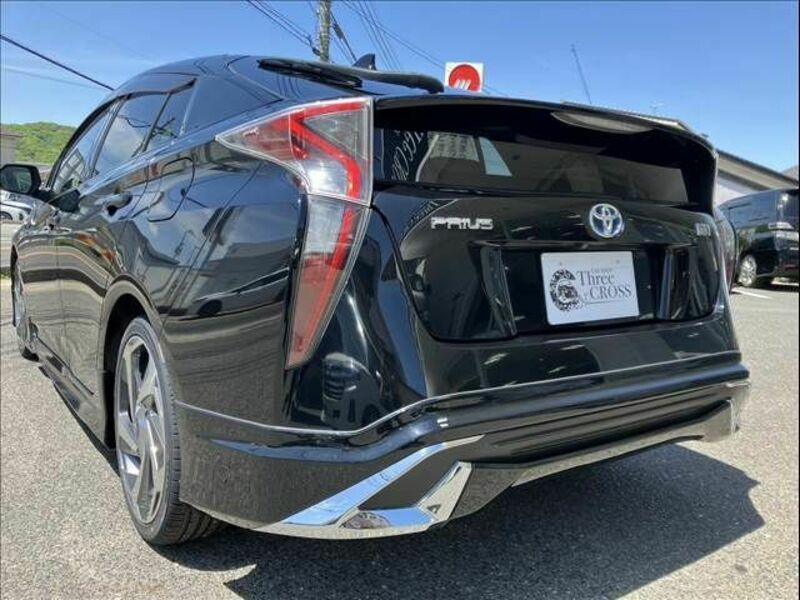 PRIUS-8