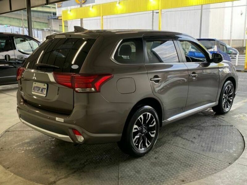 OUTLANDER PHEV-1