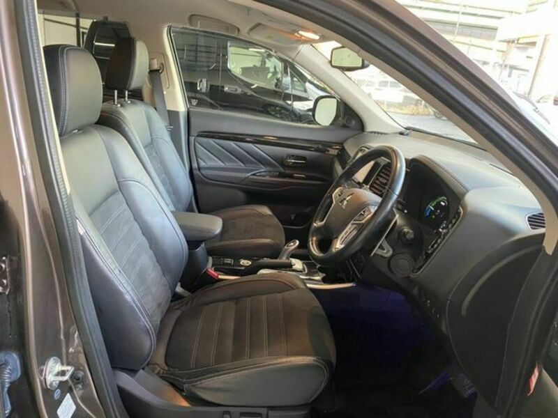 OUTLANDER PHEV-2