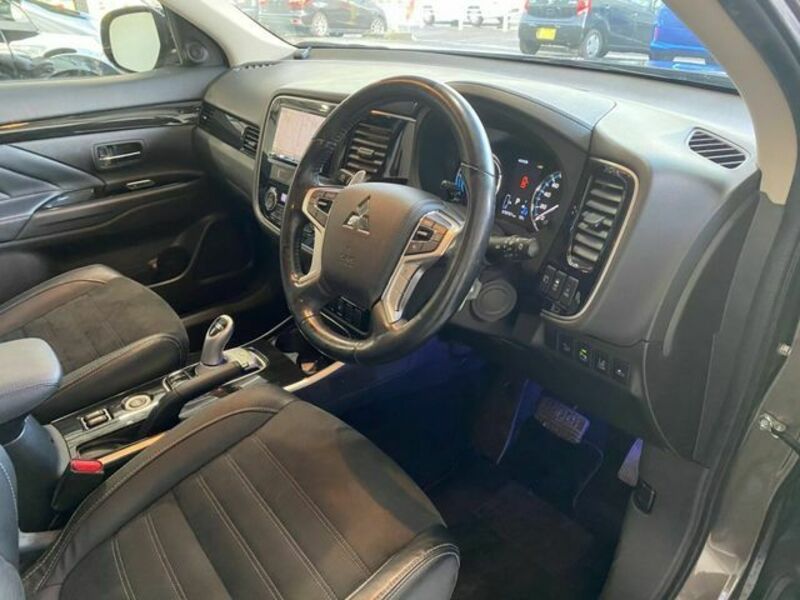 OUTLANDER PHEV-3