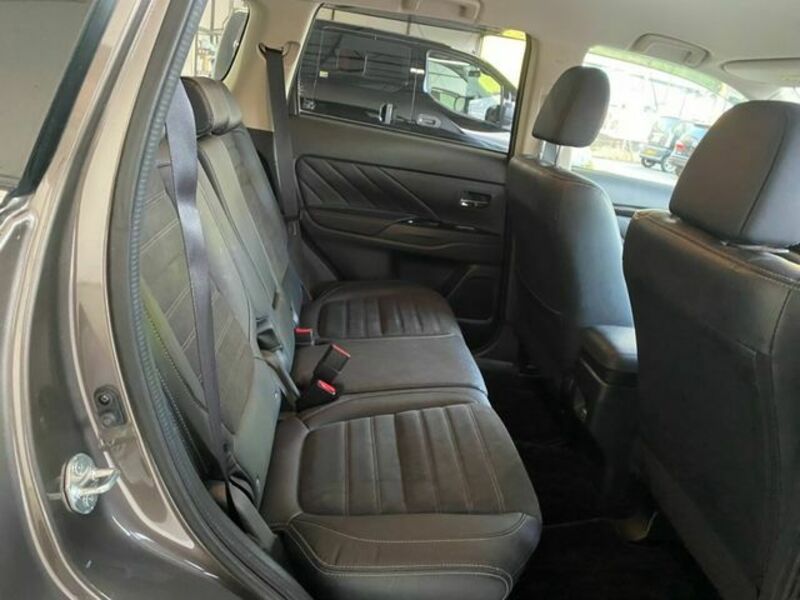 OUTLANDER PHEV-4