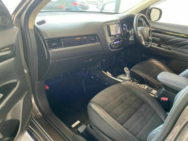 OUTLANDER PHEV-5
