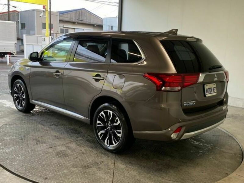 OUTLANDER PHEV-17