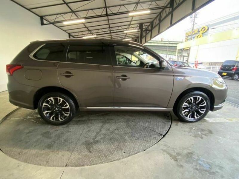 OUTLANDER PHEV-19