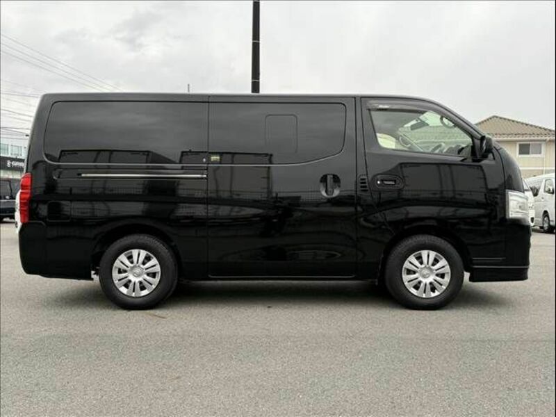 NV350 CARAVAN-12