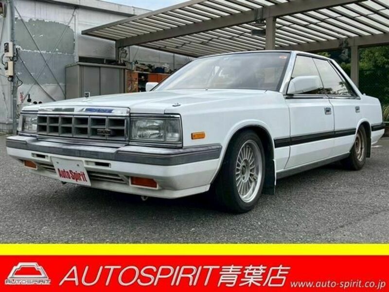 NISSAN　LAUREL