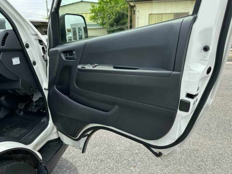 HIACE VAN-11