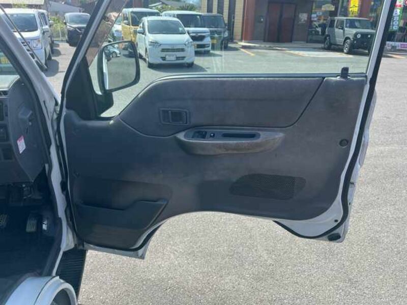 BONGO VAN-19