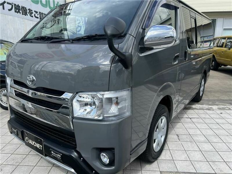 TOYOTA　HIACE