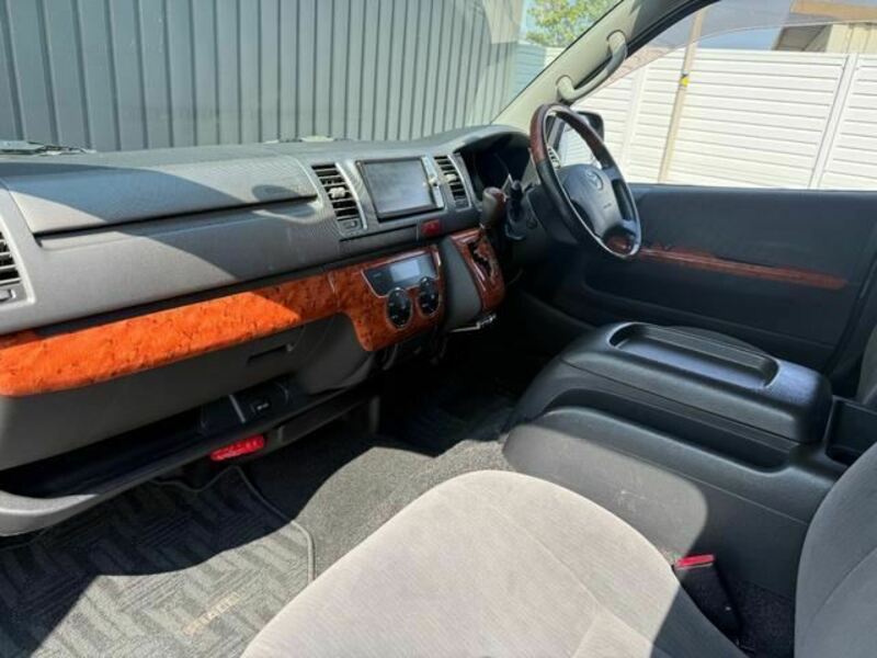HIACE VAN-28