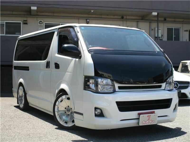 TOYOTA　HIACE