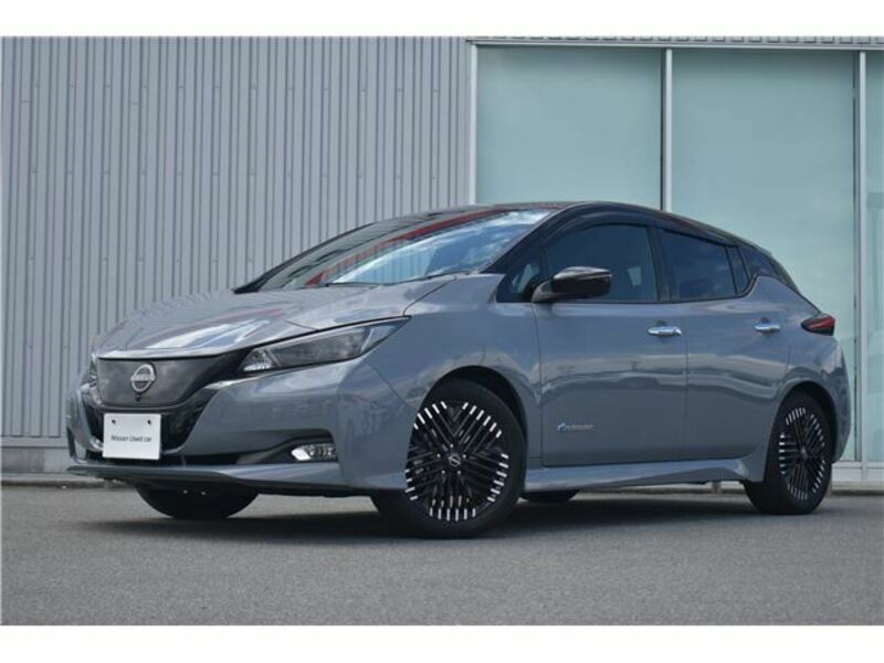 NISSAN　LEAF