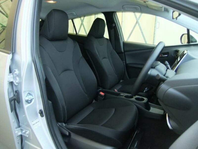 PRIUS-16