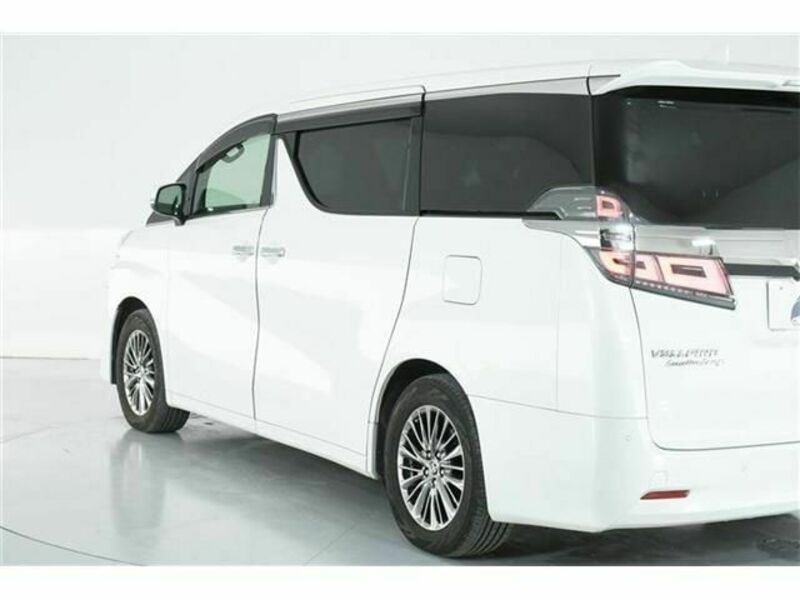 VELLFIRE-6