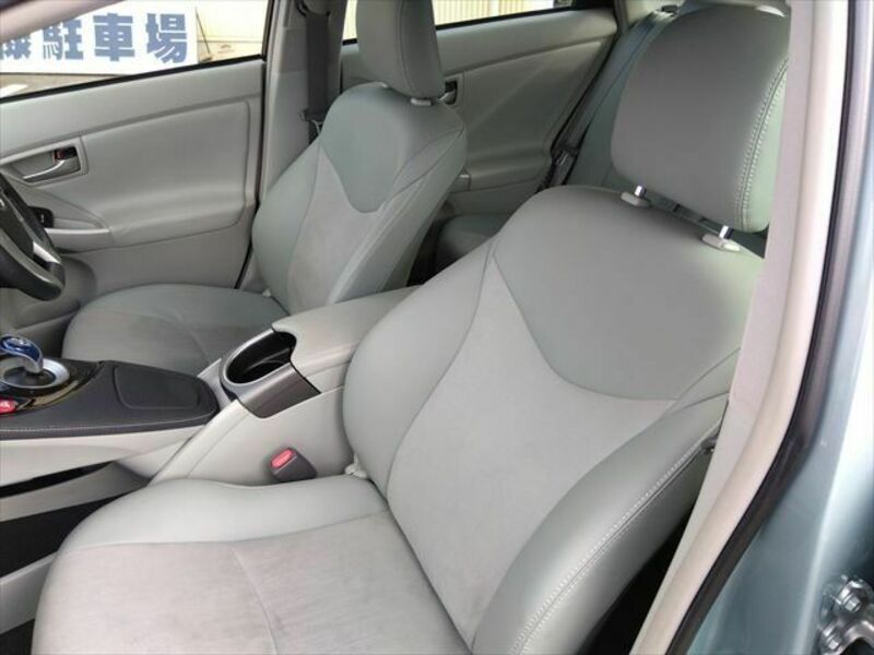 PRIUS PHV-11