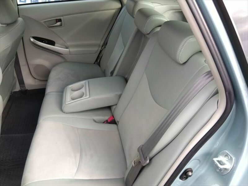 PRIUS PHV-13