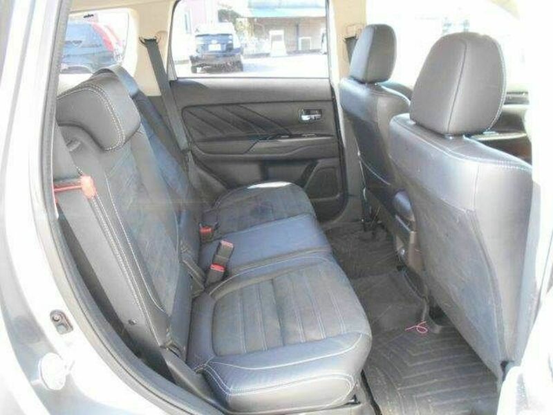 OUTLANDER PHEV-7