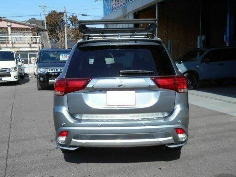 OUTLANDER PHEV-16