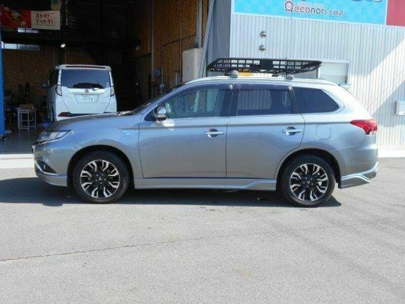 OUTLANDER PHEV-18