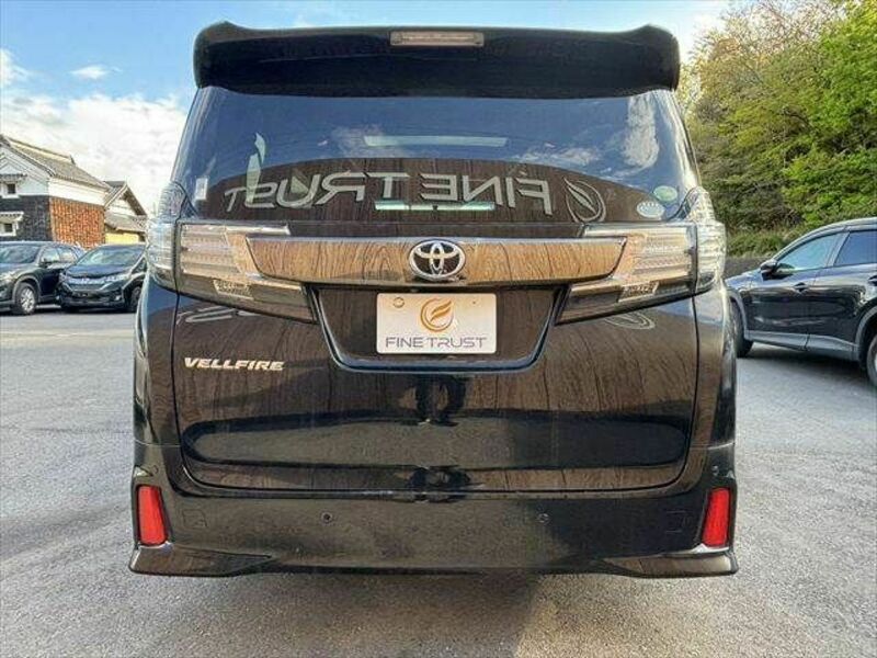 VELLFIRE-18