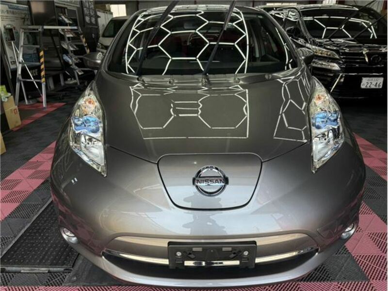 NISSAN　LEAF