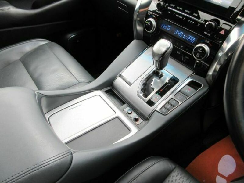 VELLFIRE-16
