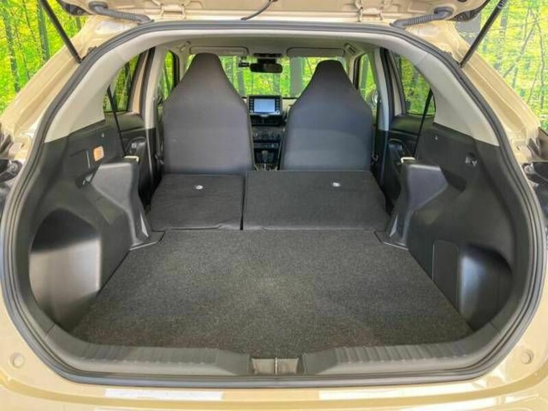 YARIS CROSS-10