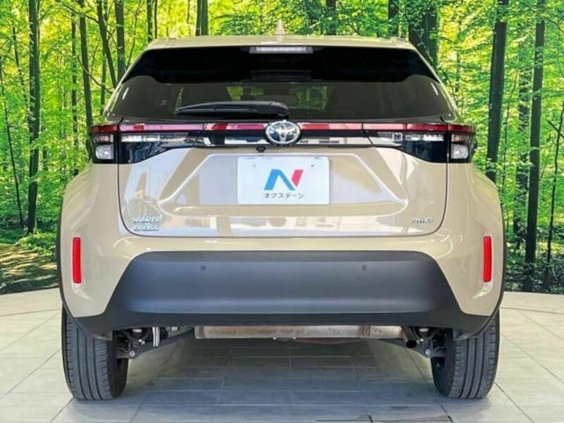 YARIS CROSS-15