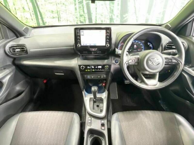 YARIS CROSS-1