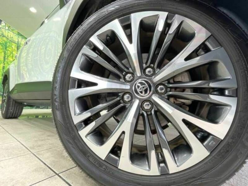 YARIS CROSS-11