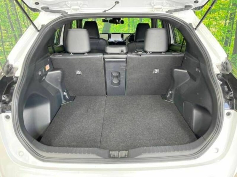 YARIS CROSS-13