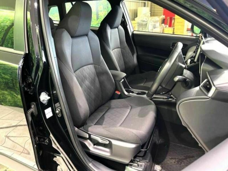 COROLLA CROSS-9