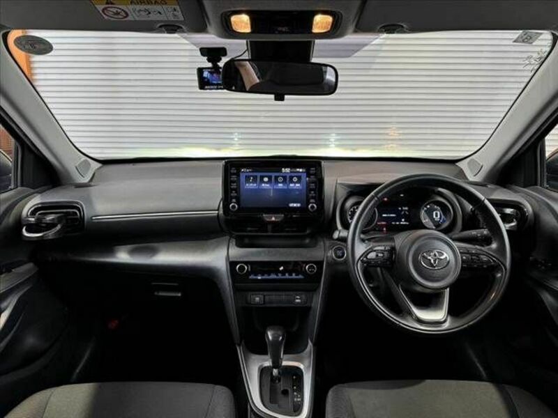 YARIS CROSS-1