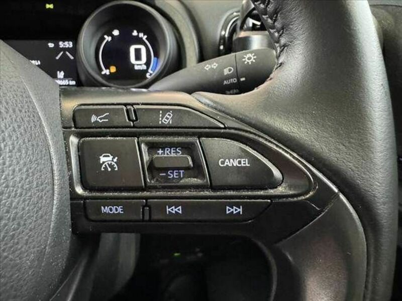 YARIS CROSS-3