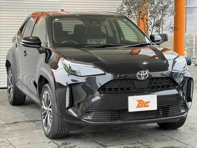 YARIS CROSS-9