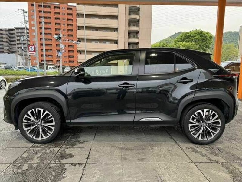 YARIS CROSS-10