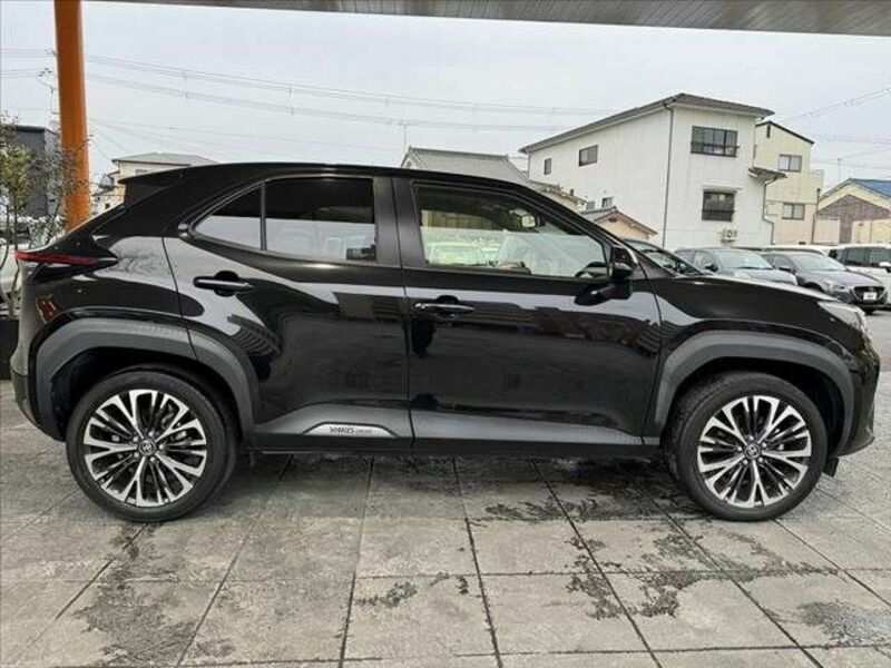 YARIS CROSS-11