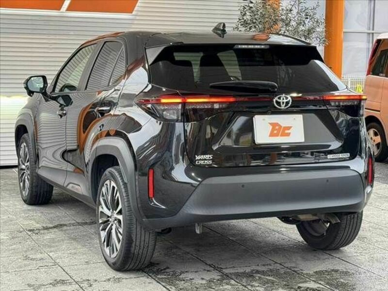 YARIS CROSS-12