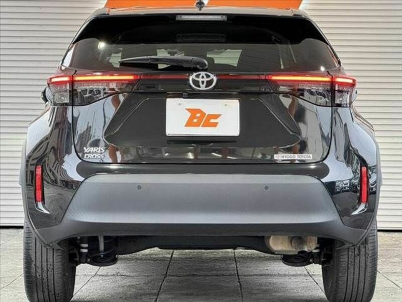 YARIS CROSS-13