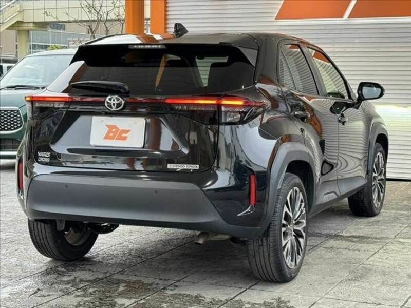 YARIS CROSS-14