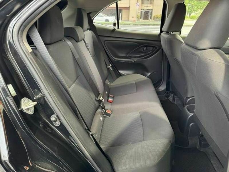 YARIS CROSS-17