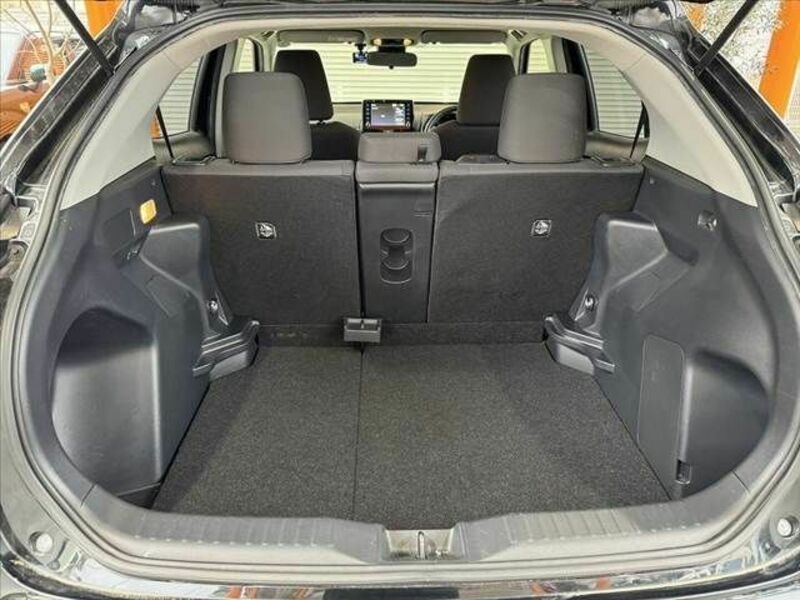 YARIS CROSS-19