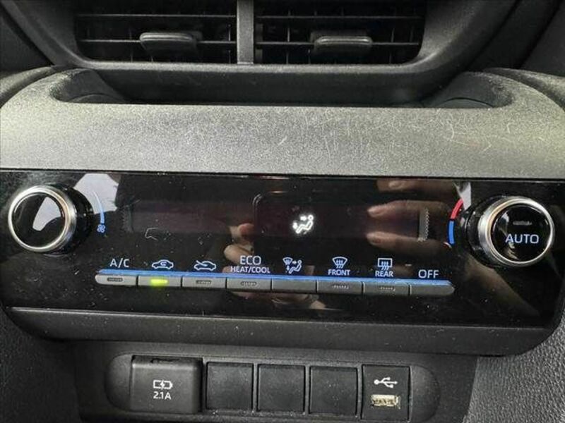 YARIS CROSS-26
