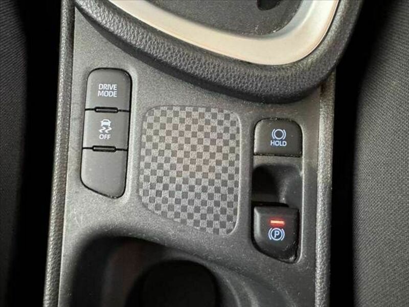 YARIS CROSS-28