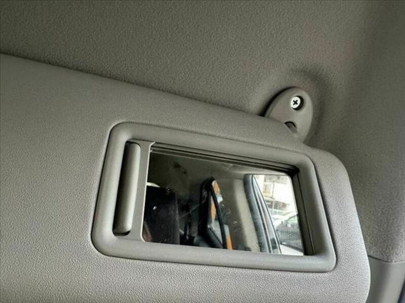 YARIS CROSS-29