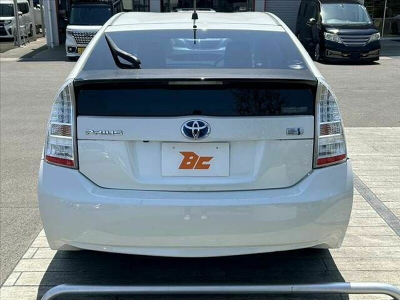 PRIUS-13