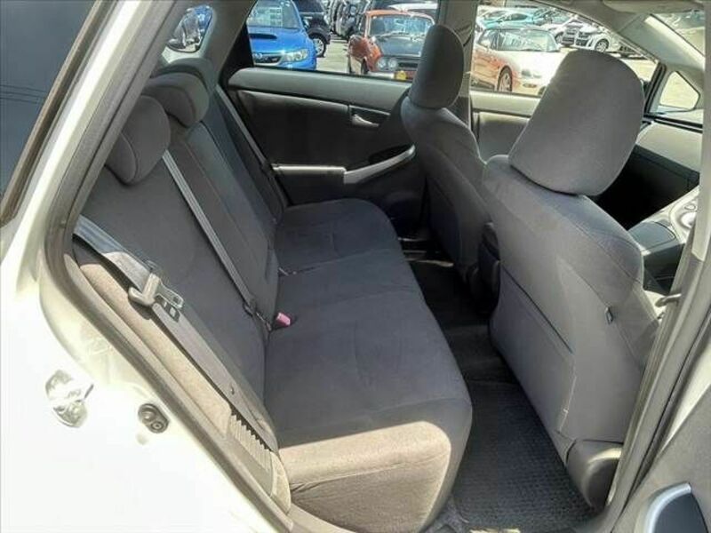 PRIUS-17